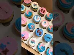 Gender Reveal Cupcakes 💕💙 #genderreveal #genderrevealcupcakes #cupcakedecoration #fondanttopper