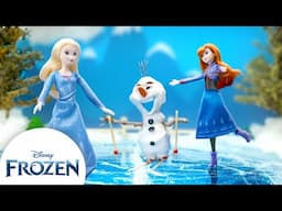 Anna and Elsa Teach Olaf How to Ice Skate | Frozen Friends Club