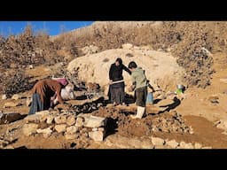 "Winter Dreams: Susan and His Children's Journey to Build Their New Home"🏠😭