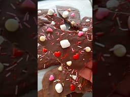 How to make Valentines Chocolate Bark | Easy Vegan No Mess Recipe #veganfriendly #valentinesdaygift