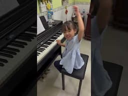 Bé Bào Ngư học Piano phần 2