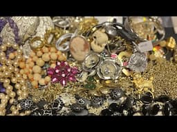 Vintage jewelry Bag Unbagging ! vintage jewelry Haul! more Auction wins!