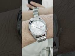 HOW TO UPGRADE YOUR SEIKO 5 ? Simply change the bracelet into your favorite strap ! #watch #seiko