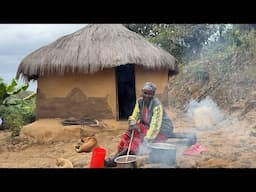 Rainy Day in an African Village/Cooking Roasted peanut butter Chicken with Corn in the Village