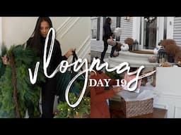 VLOGMAS DAY 19 - Last Minute Gift Ideas, Decorating The Front of The House + Back To Crocheting