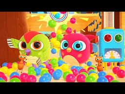 Hop Hop the owl brings colorful balls and tries a new attraction with Peck Peck the woodpecker.