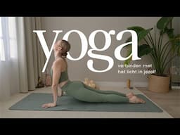 VERBINDEN MET HET LICHT IN JEZELF 🌞 | Morning yoga flow (NL)