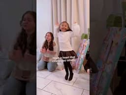 Nuestra niña hermosa, siempre celebra cuando otros reciben bendiciones Que Dios la bendiga siempre!