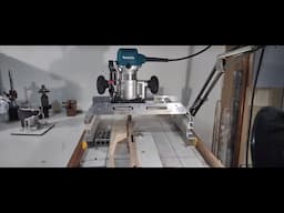 MAKITA RT0702CX2J met VLAKFREES SLEDE en MEER