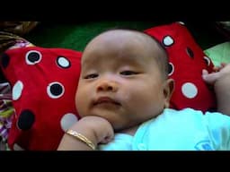 Funny baby, bayi lucu sekali, masih kecil lucu ban