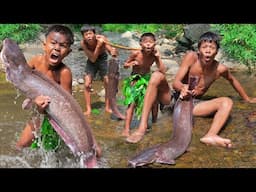 Primitive Technology - Found A Giant Fish At Waterfull Cook & Eating Show