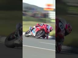 (Nearly) elbow down at the Bungalow 🤠 | Isle of Man TT Races