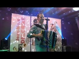 Jean Marc DELORME. Au top de la danse, paso, cumbia, slows, et  polka Polonaise pour le clin d'oeil!