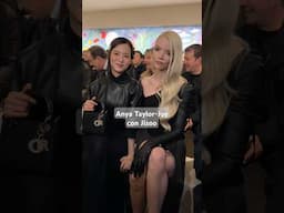 Anya Taylor-Joy con Jisoo, juntas en el desfile de Dior #fashionweek #voguemexico