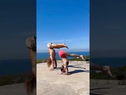 Come flow with us at her retreat in October 😝🤸🏽‍♂️ #yoga #handstands #retreat