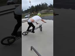 XXL BMX bike in a small skatepark #bmx #bike #mtb