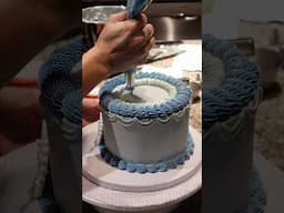 It's a Waste of Money from a Bakery | #cakedecorating