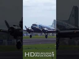 🇦🇺 VERY WINDY DC3 Landing at Melbourne Essendon Airport 🇦🇺