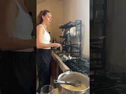 Can dance and make crepes too #crepes #frenchstyle #slowmotion #cooking #fyp