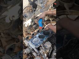 Why do all mechanics put oil on the head gasket? #youtubechamps #youtubemadeforyou #pullupyoshorts