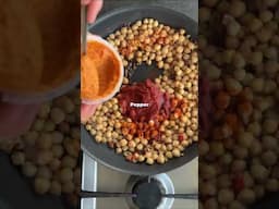 These Spicy Red Pepper Chickpeas come together in minutes, packed with protein, and big flavour 🔥