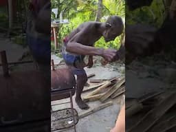 🇯🇲Bushman teaches guest how to split bamboo with a machete!!!