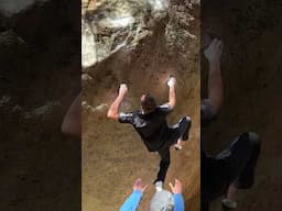 Another classic from @WilliamBosi. Sessioning "Floatin" (8C+/V16) with signature power 💪​