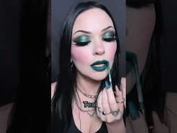 Metallic Green / with Liner / Teal? #makeup #cosmetics #lipcombo #beauty