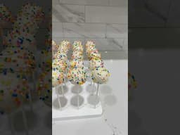 Make cake pops with me. 🥰 #cakepops #cakedecorating