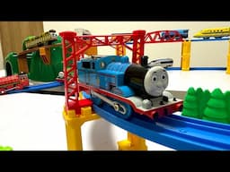 Thomas the Tank Engine & Japanese Shinkansen (Plarail) ☆ Let's play using the mountains and stations