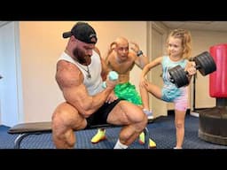 Little Girl Showed Master Class to Bodybuilders at the Gym!