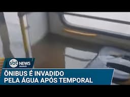 SP: água invade ônibus lotado de passageiros e motorista pede socorro | #SBTNews (11/02/25)