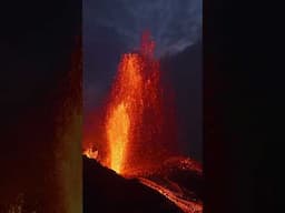 Of all the eruptions, this fountain with those lighting conditions really stands out