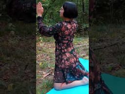 EVELINA’S GRACEFUL YOGA STRETCH | NATURE FLOW IN THE FOREST!