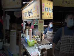 Trying The Legendary Intestine Vermicelli In Shilin Night Market! 台灣大腸麵