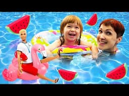 Bianca e os Flamingos na Piscina: Um Dia Cheio de Aventuras. Vídeo Infantil