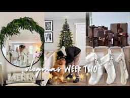 vlogmas week 2 | christmas lights, decorations & insomnia