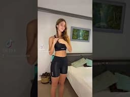 Emily Feld - UNIT Active try-on