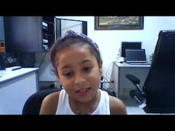 Danna practicando para ser una youtuber exitosa