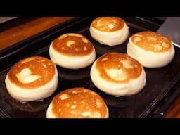 Look at how thick the pancake is!!!! Japanese souffle pancake - Korean street food / 서울카페 커피스터프