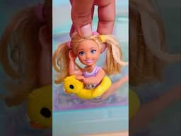 🧜‍♀️✨ Sereia Chelsea na piscina de bolinhas! 🎀 Uma aventura com a boneca Barbie. Vídeo infantil.