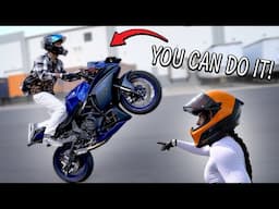 She Taught Him How To Wheelie! ( Yamaha R7 Handbrake tutorial )