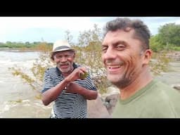 UMA RESENHA COM O QUEIMA LATA NA BEIRA DA CACHOEIRA