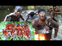 Wild Survival Skills Delicious Octopus Cooking with Primitive Techniques!