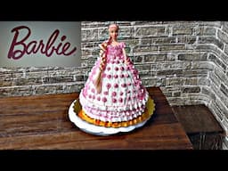 Torta con la figura de Barbie.