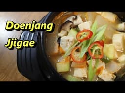 Doenjang Jjigae (Sopa coreana de pasta de soja)