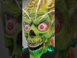 MARS ATTACKS MARTIAN WARRIOR IS AWESOME! #halloween #spirithalloween #animatronics