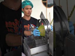 Bangkok's Convenient Coconut Cutting Machine!!!