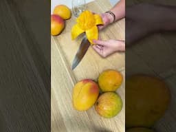 How to peel a mango