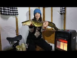 24 Hours in an Ice Fishing Hut | Boiling Burbot in Sprite